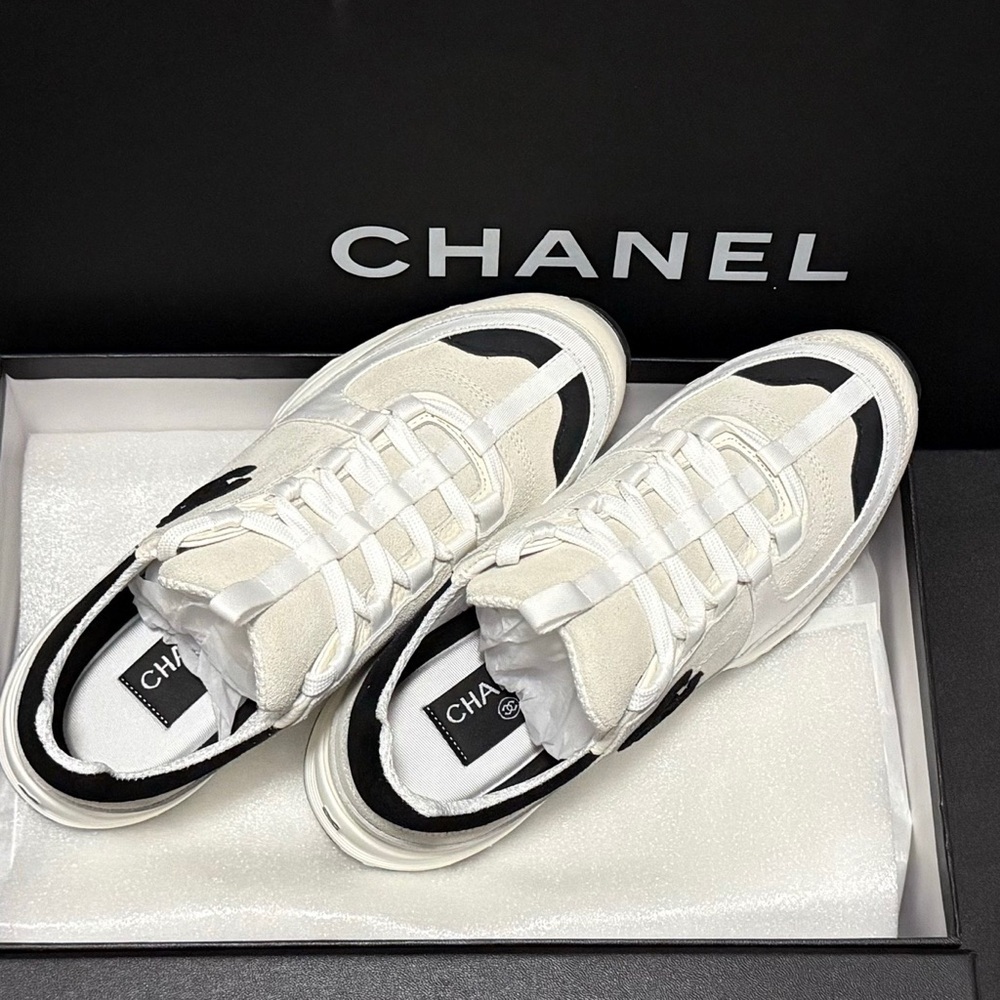 ✨ Chanel White & Black Suede CC Logo Sneakers ✨ - Picture 2 of 3